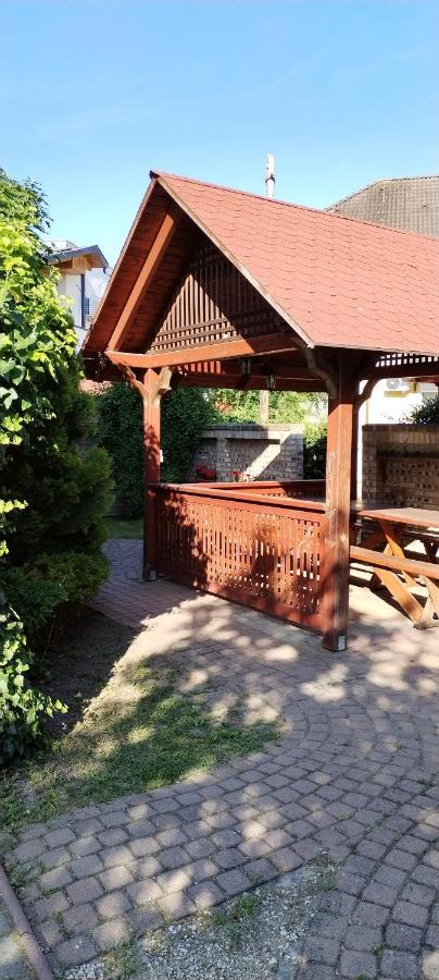 Rózsakert Apartmanház Hajduszoboszlo Exterior foto