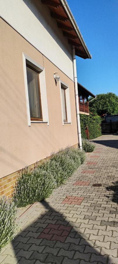 Rózsakert Apartmanház Hajduszoboszlo Exterior foto