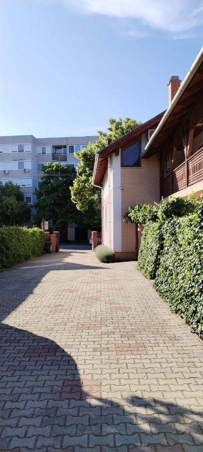 Rózsakert Apartmanház Hajduszoboszlo Exterior foto