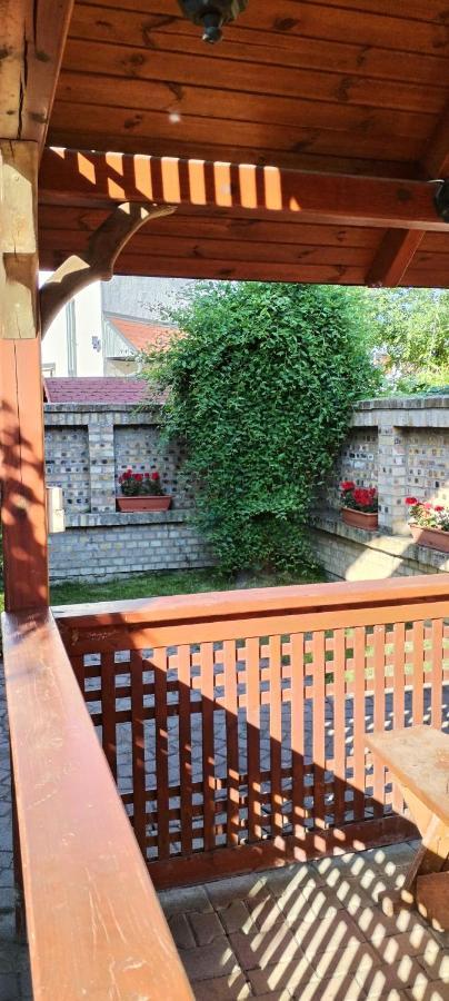 Rózsakert Apartmanház Hajduszoboszlo Exterior foto