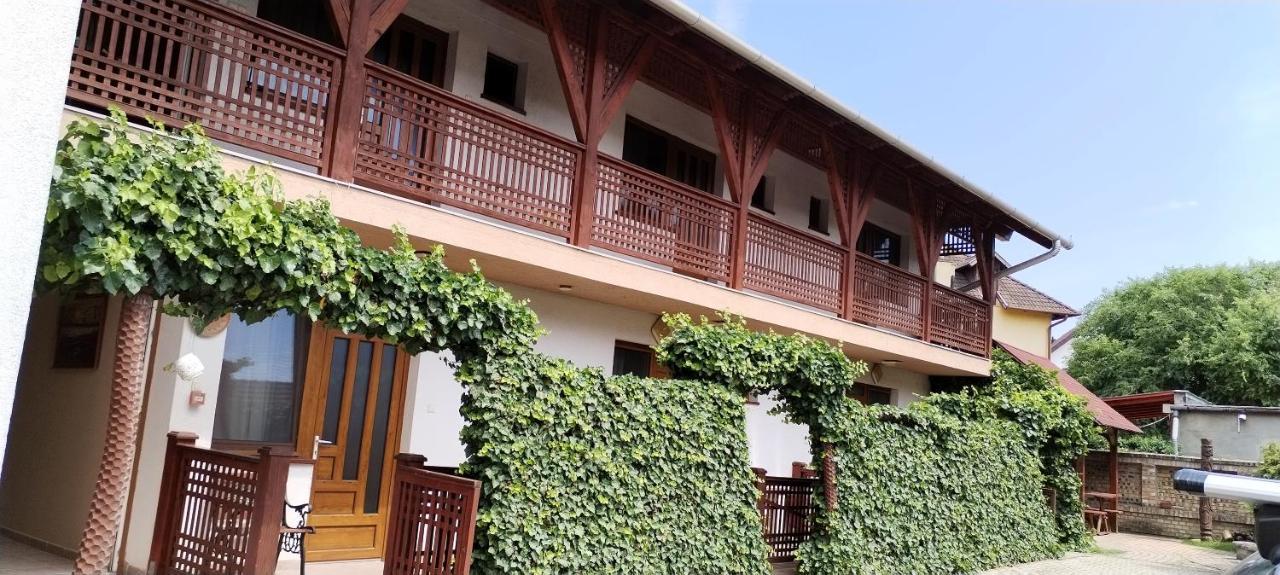 Rózsakert Apartmanház Hajduszoboszlo Exterior foto