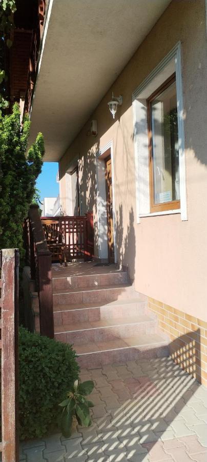 Rózsakert Apartmanház Hajduszoboszlo Exterior foto