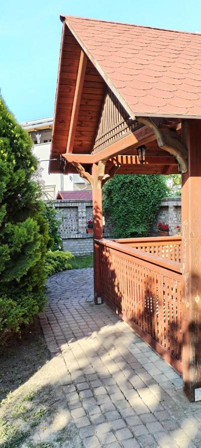 Rózsakert Apartmanház Hajduszoboszlo Exterior foto