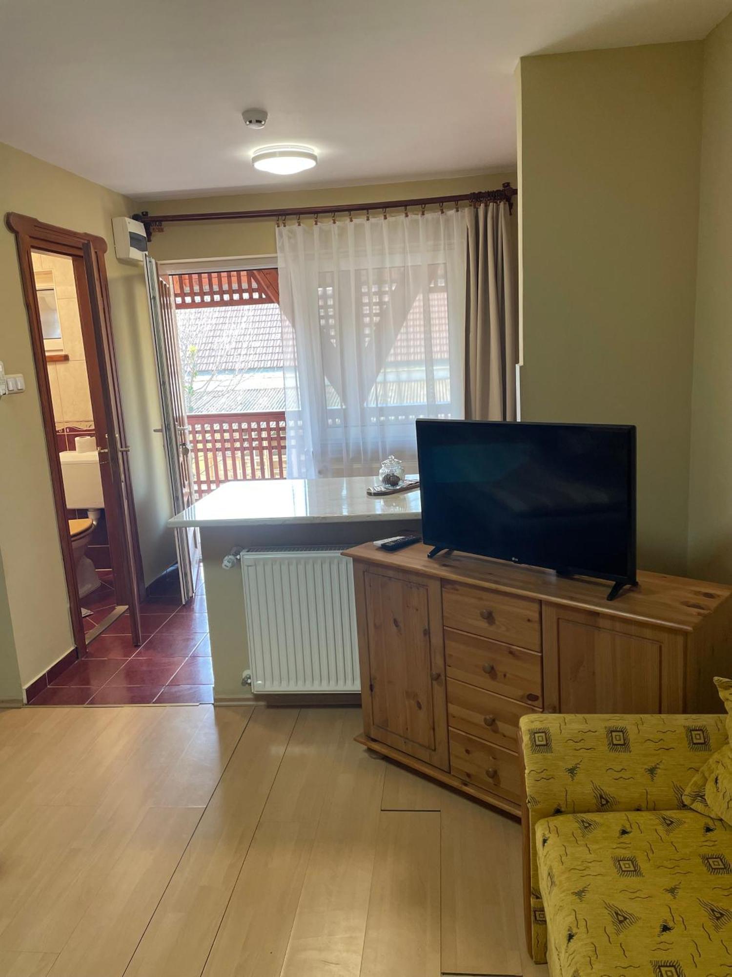 Rózsakert Apartmanház Hajduszoboszlo Exterior foto