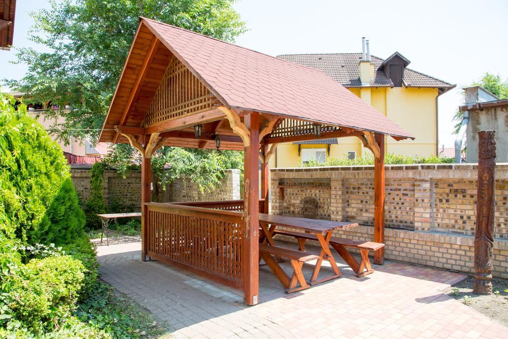 Rózsakert Apartmanház Hajduszoboszlo Exterior foto